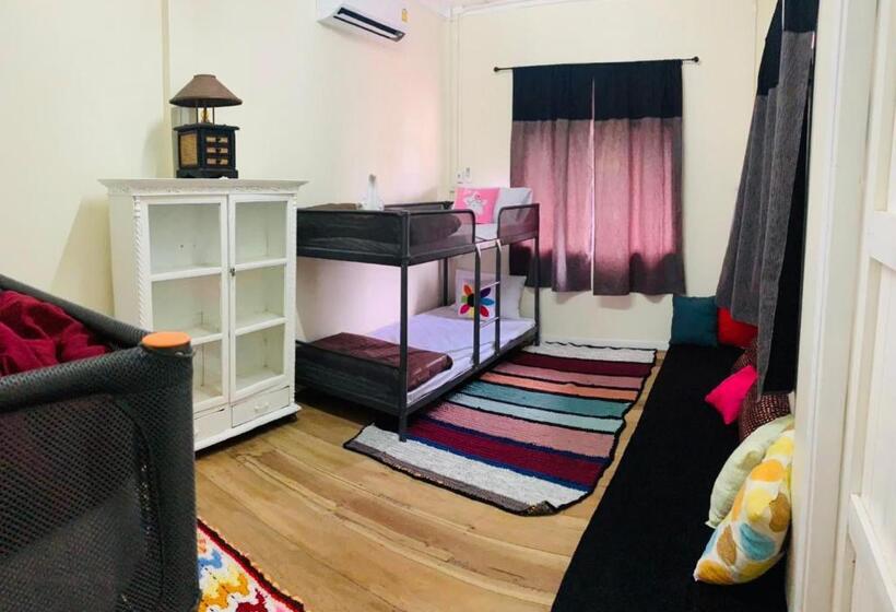 هاستل Baan Mae Somkid Homestay