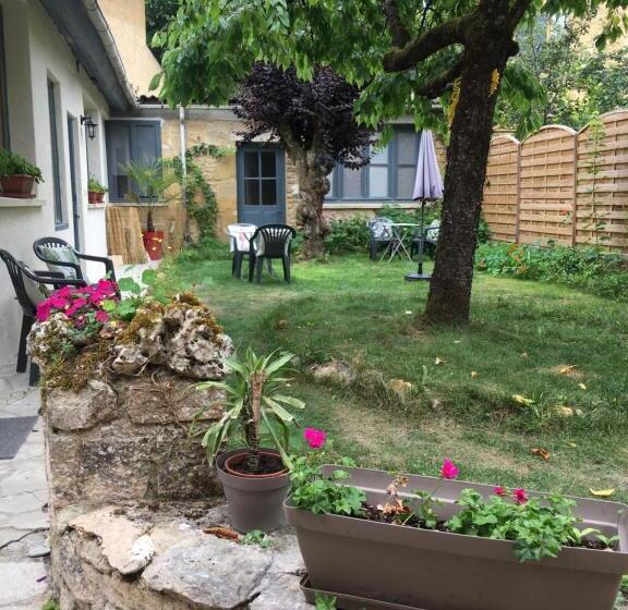 تختخواب و صبحانه Un Jardin En Ville