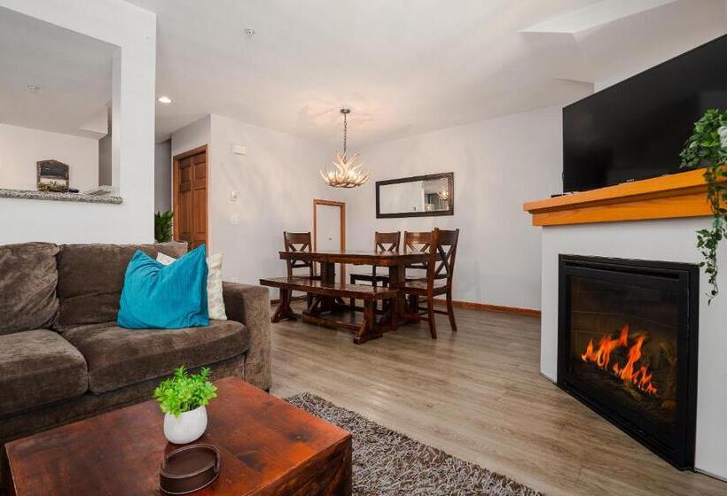 3br Sunpath   Spacious Village Townhome