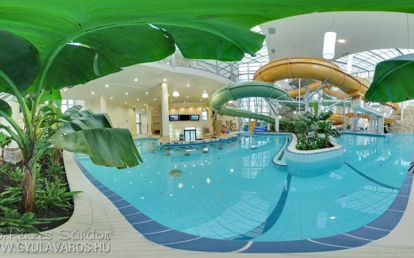 تختخواب و صبحانه Gyula Wellness Villa