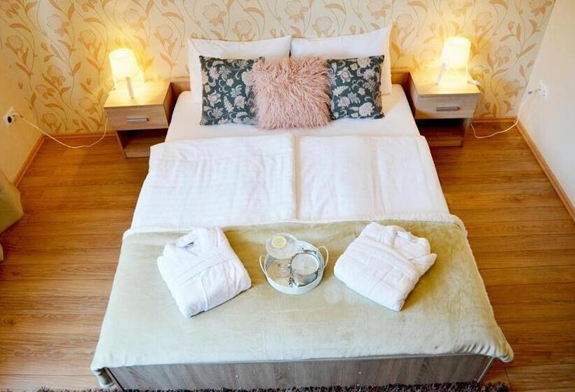 تختخواب و صبحانه Gyula Wellness Villa