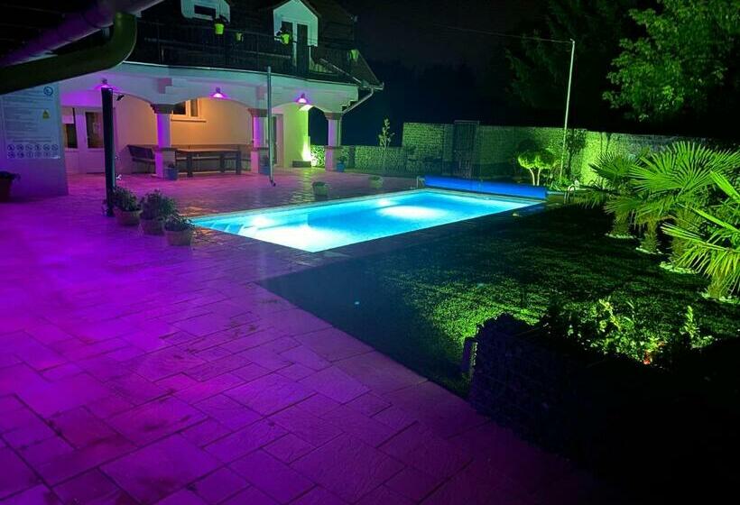 ベッドアンドブレックファースト Oázis Panzió