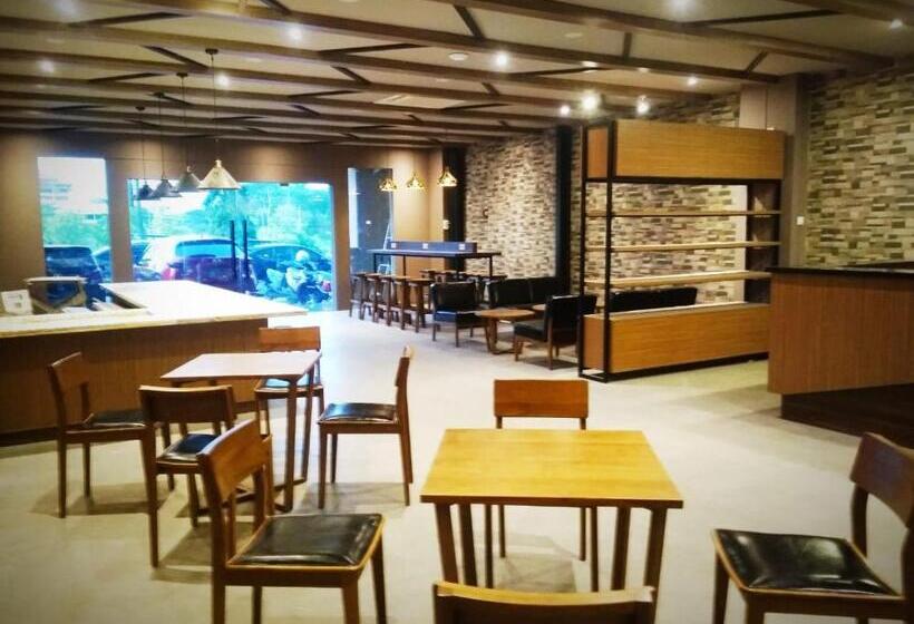 Отель Marina Airport Semarang
