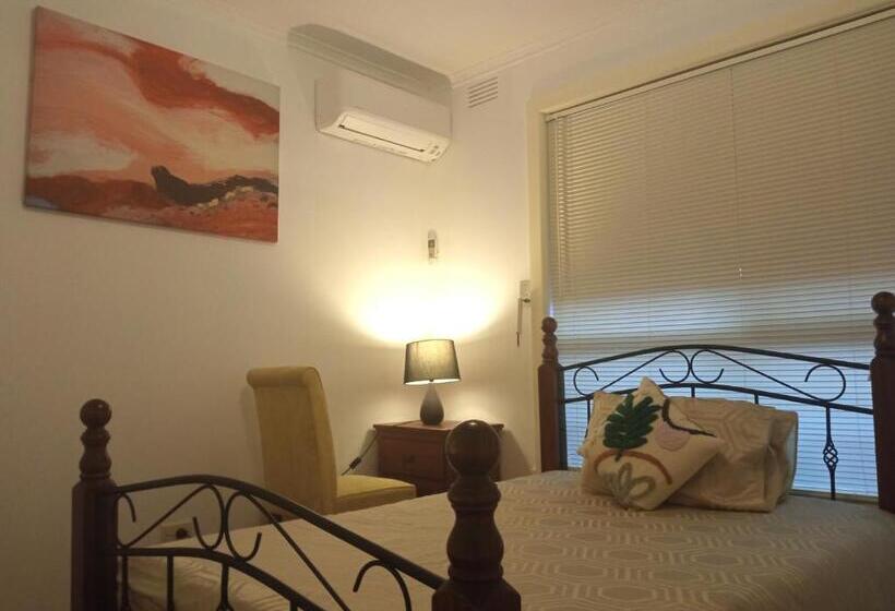 پانسیون Sunny House   Melbourne Airport Home