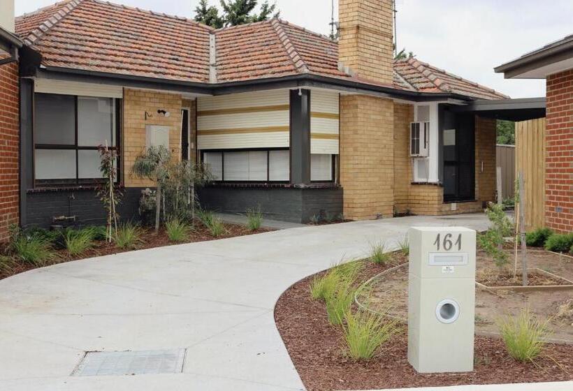 پانسیون Sunny House   Melbourne Airport Home