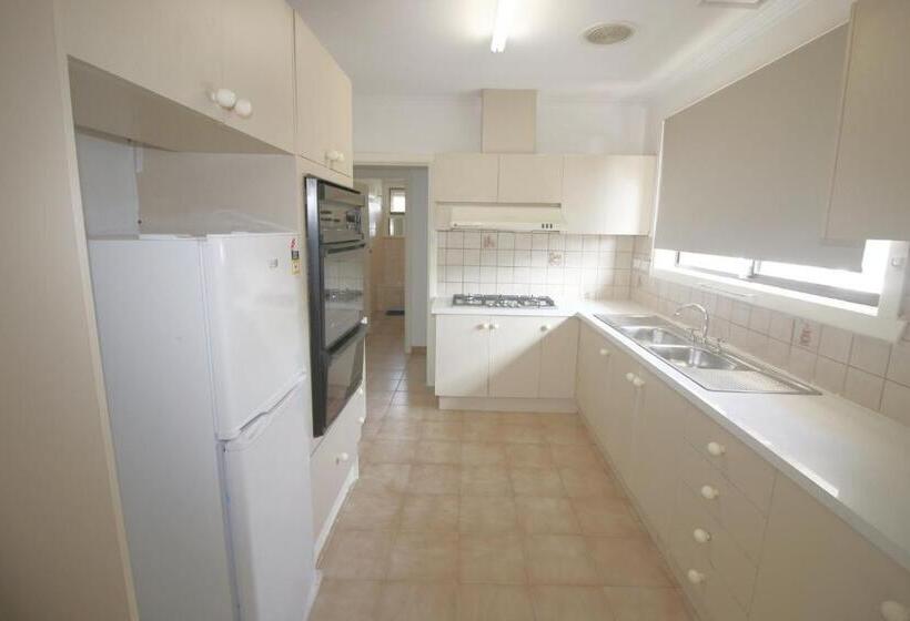 پانسیون Sunny House   Melbourne Airport Home