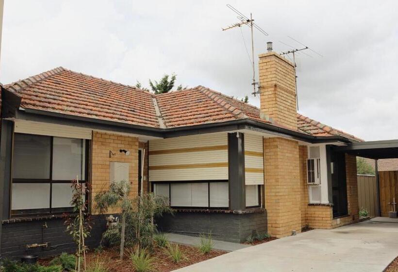پانسیون Sunny House   Melbourne Airport Home