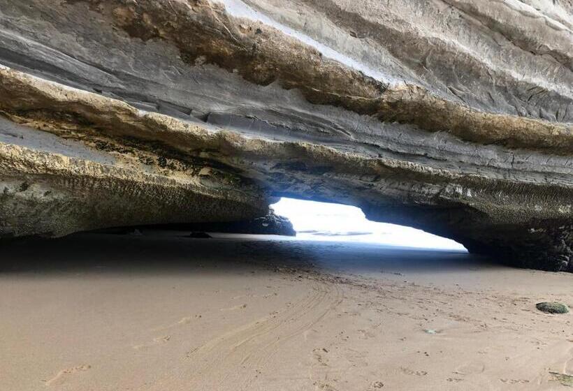 فندق صغير Surf & Skate