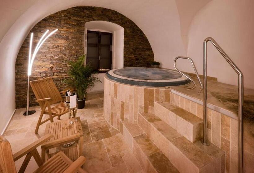 Zámek Wichterle   Hotel A Pivní Lázně