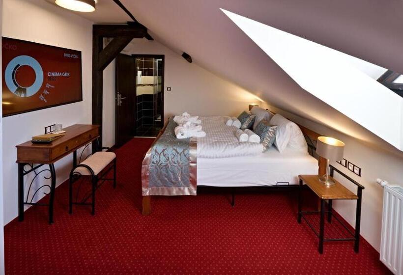Zámek Wichterle   Hotel A Pivní Lázně