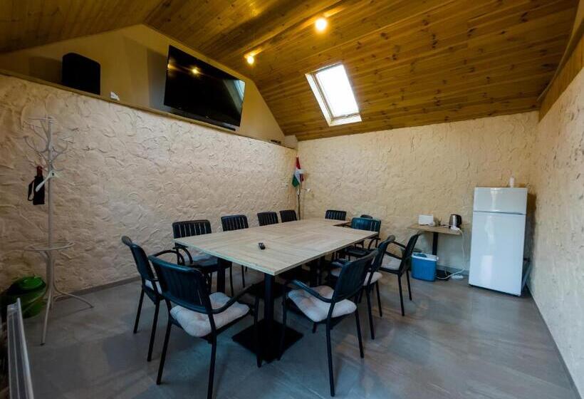 민박 Mamutfenyő Panzió