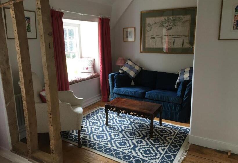 تختخواب و صبحانه Stroud House
