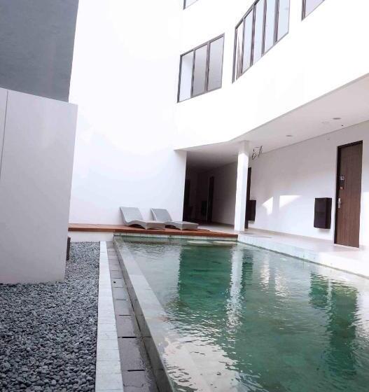 هتل Hm Social Karawaci