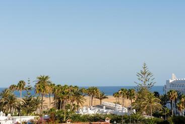 Quality And Peaceful Stay In Playa Del Inglés
