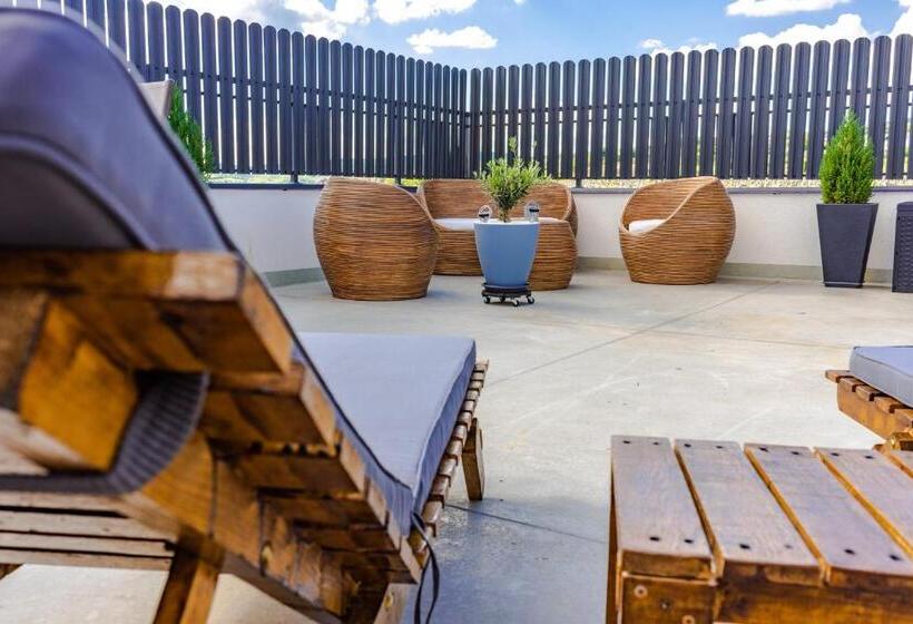 Thome Hoia Jacuzzi