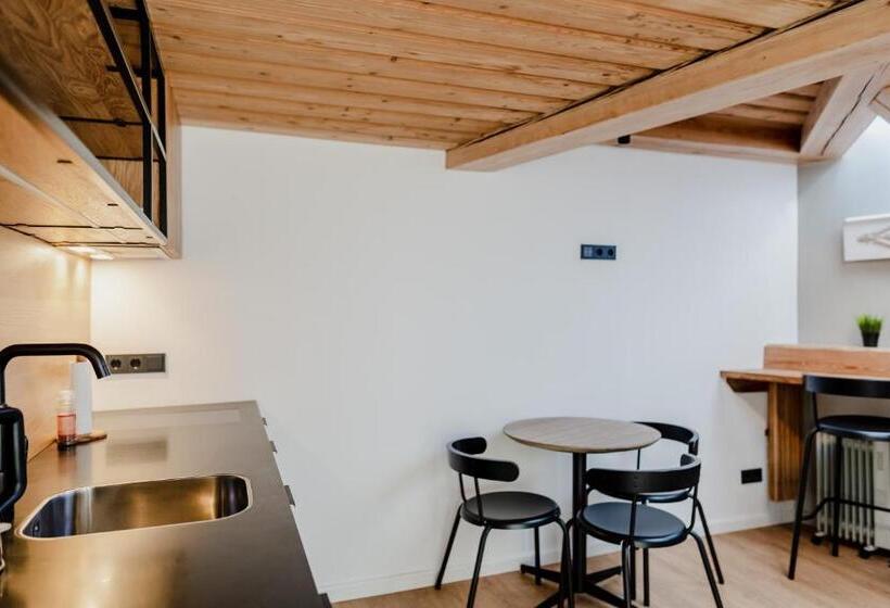 Lj5   Old Town Rooms With Exclusive Shared Roof Terrace