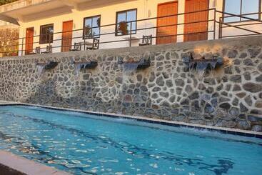 Raya Del Sol Dive Resort