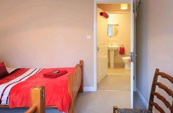 تختخواب و صبحانه Cleeves Cottage