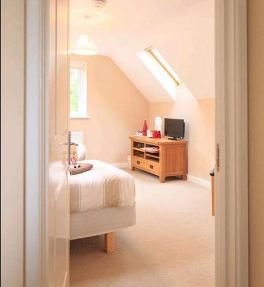 تختخواب و صبحانه Cleeves Cottage