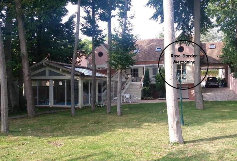 تختخواب و صبحانه Rose Garden Mezzanine