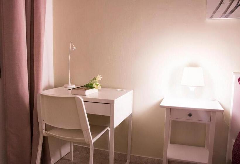 تختخواب و صبحانه Tanzi Home