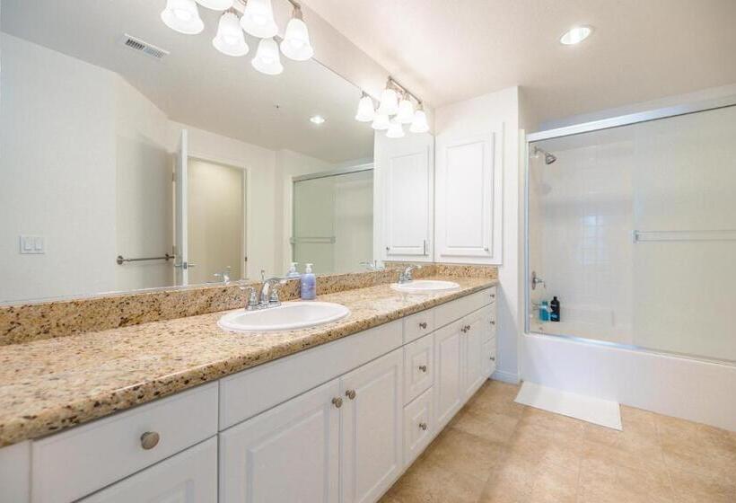 Irvine Spectrum 2 Bedrooms/2 Bathrooms/kitchen/pool/apartment