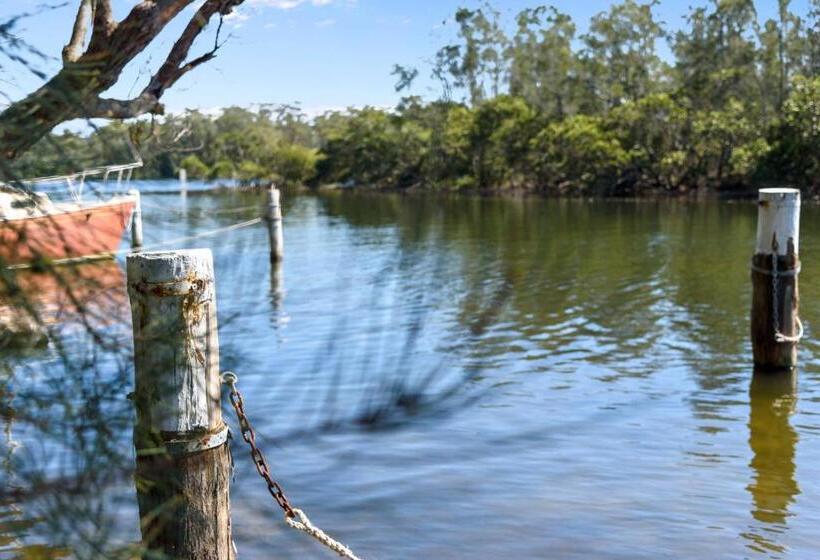 אתר נופש Calm Waters Waterfront Cottages