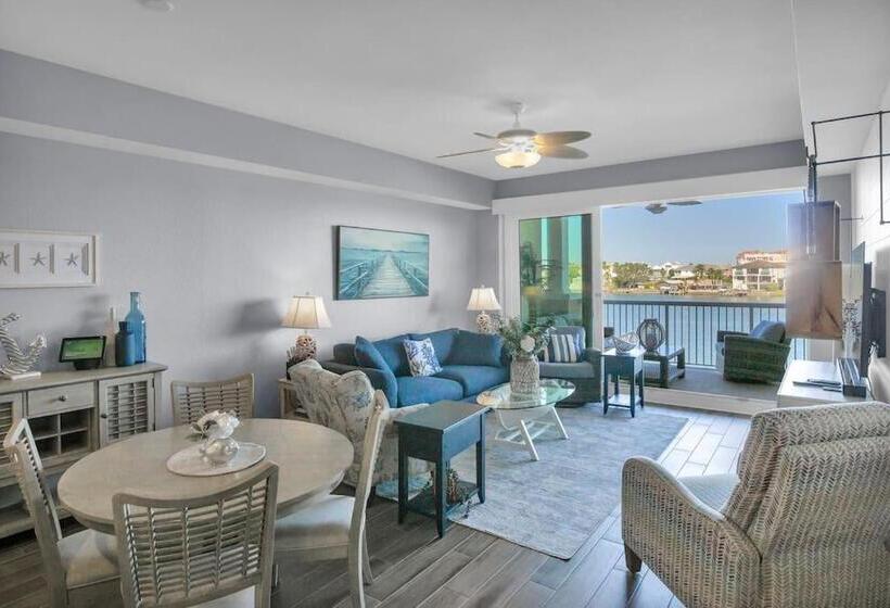 Waterfront  3br   2kings  Pool Balcony   Beach