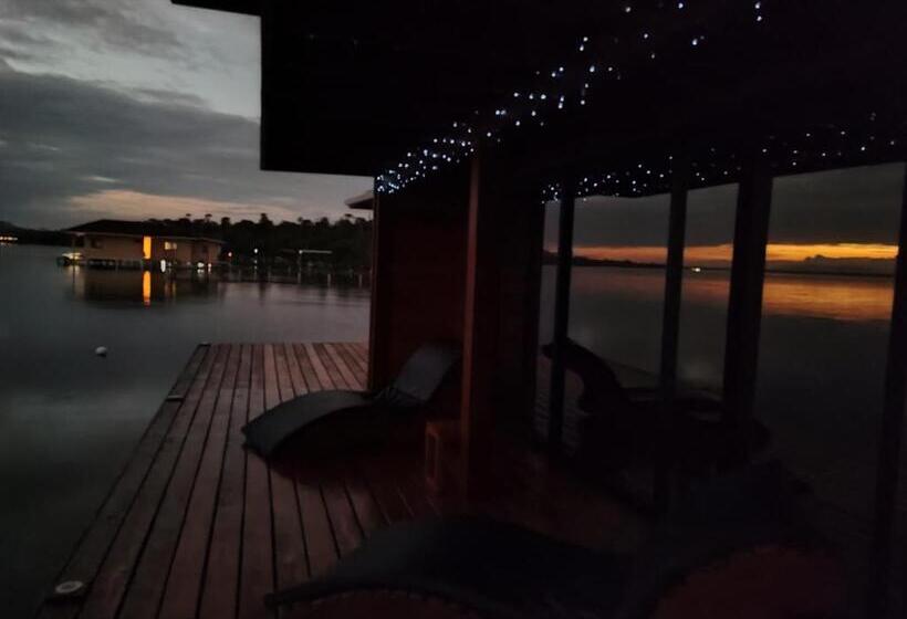 Bahia Coral Lodge