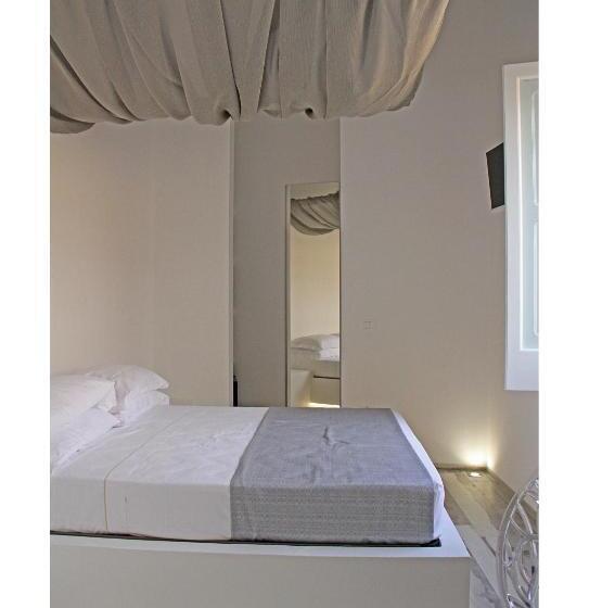 تختخواب و صبحانه Quintessenza  Charme Rooms