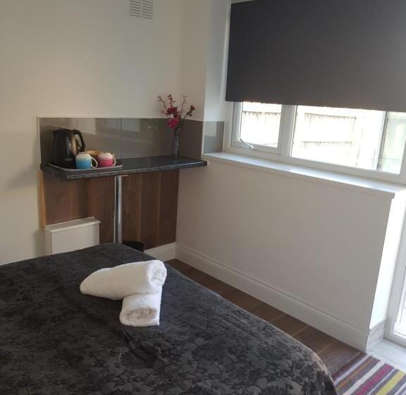 تختخواب و صبحانه Stanwell Stansted Airport