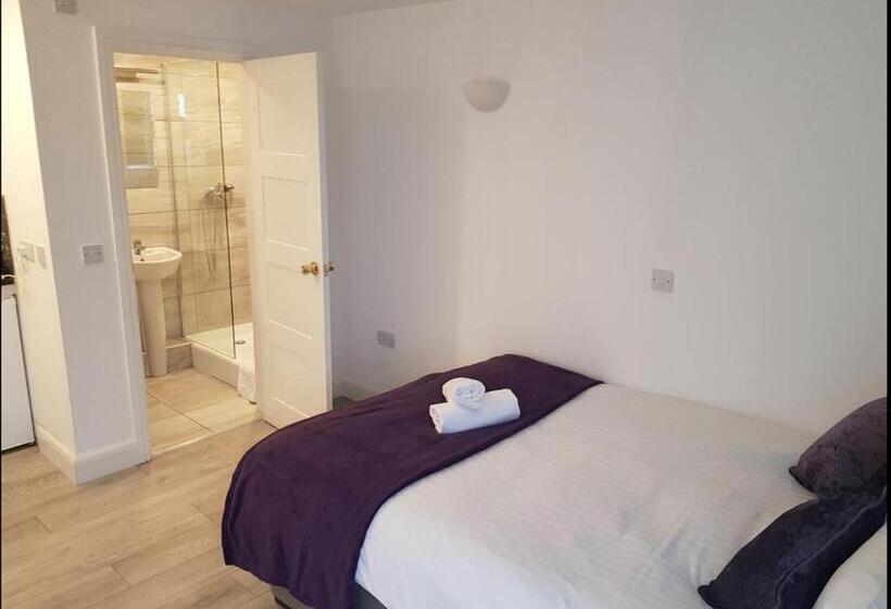 تختخواب و صبحانه Stanwell Stansted Airport