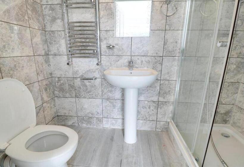 تختخواب و صبحانه Stanwell Stansted Airport