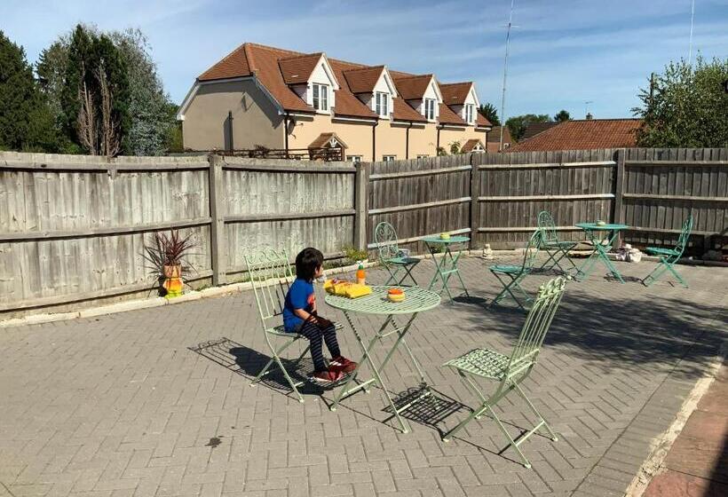 تختخواب و صبحانه Stanwell Stansted Airport