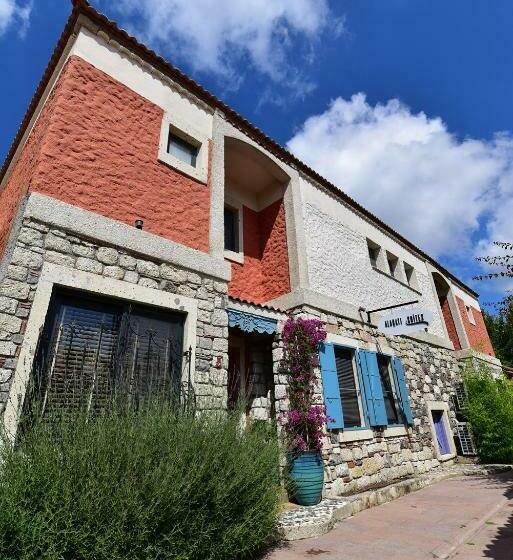 Отель Alacati Suites