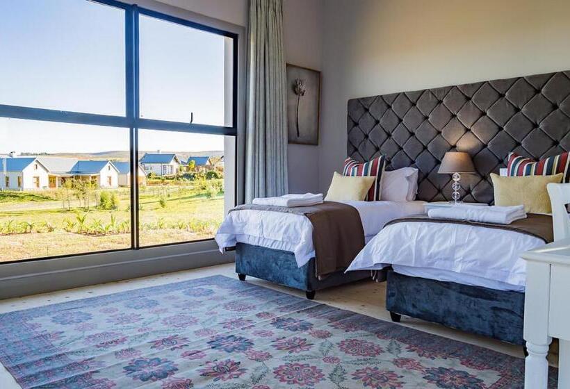 Отель House 222 Gowrie Farm