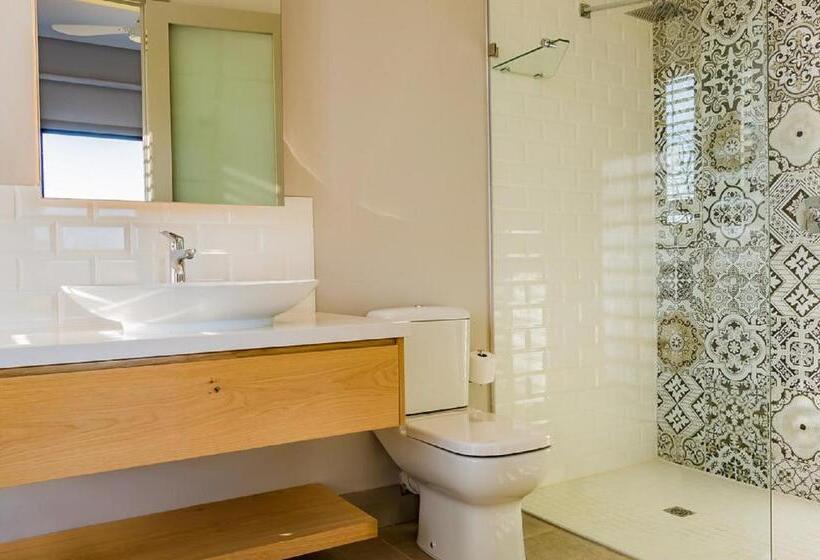 Отель House 222 Gowrie Farm