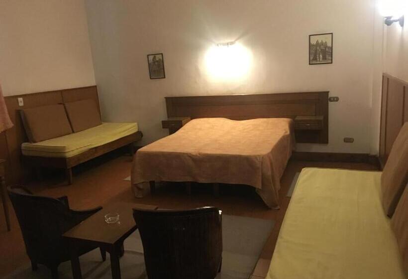 هتل Pension Roma