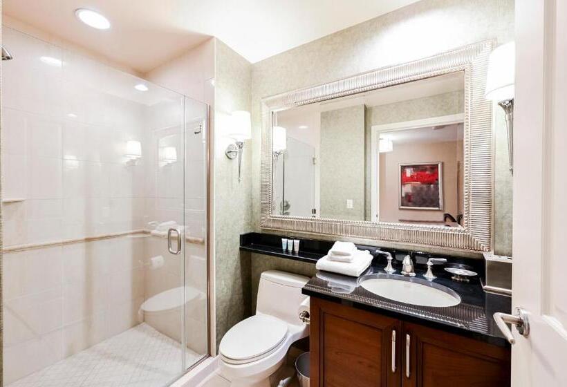 Stripviewsuites At Signature