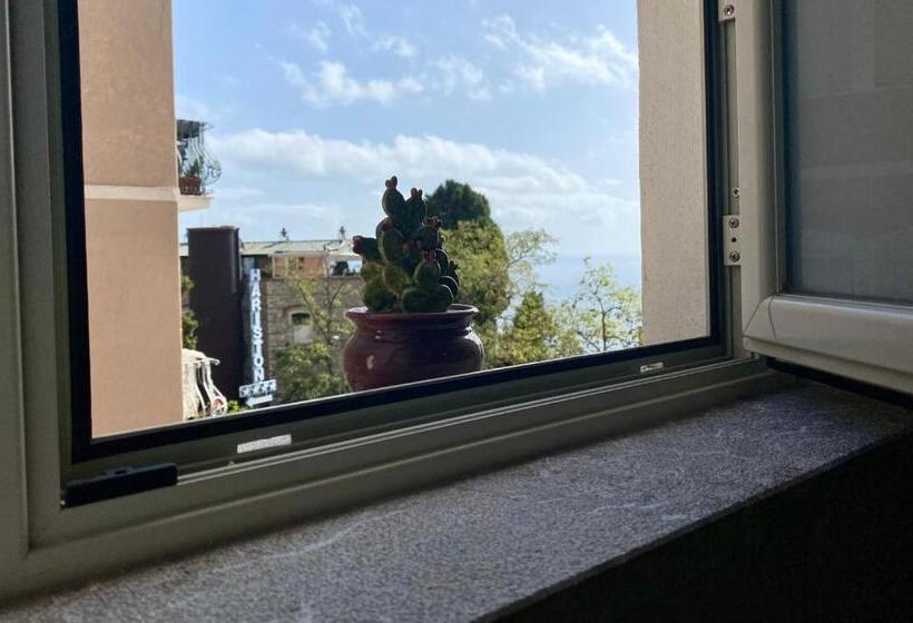 تختخواب و صبحانه Chiaro Di Luna