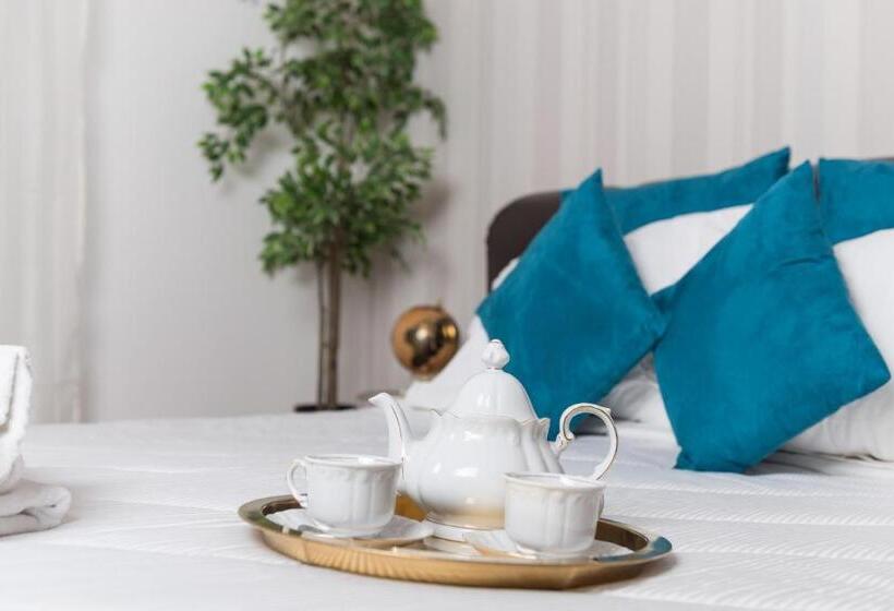 تختخواب و صبحانه Suite Room