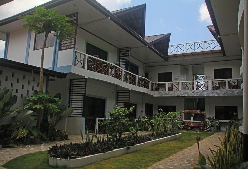 هتل Oasis Port Barton