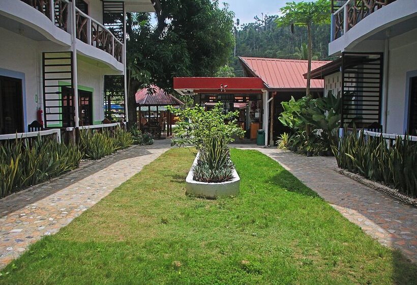 هتل Oasis Port Barton