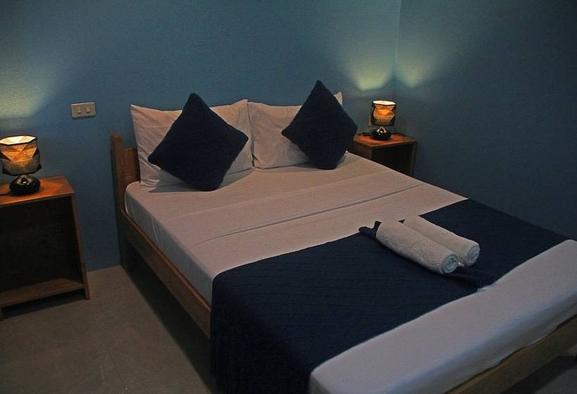 هتل Oasis Port Barton
