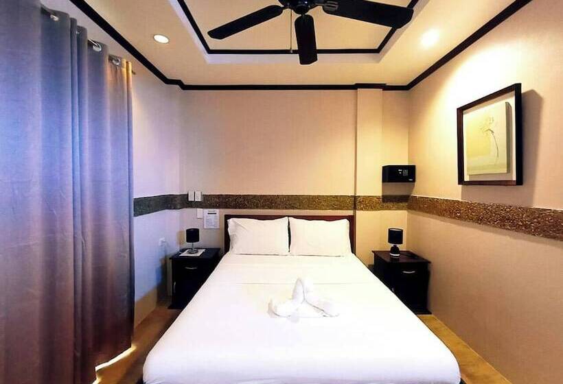 هتل Oasis Port Barton