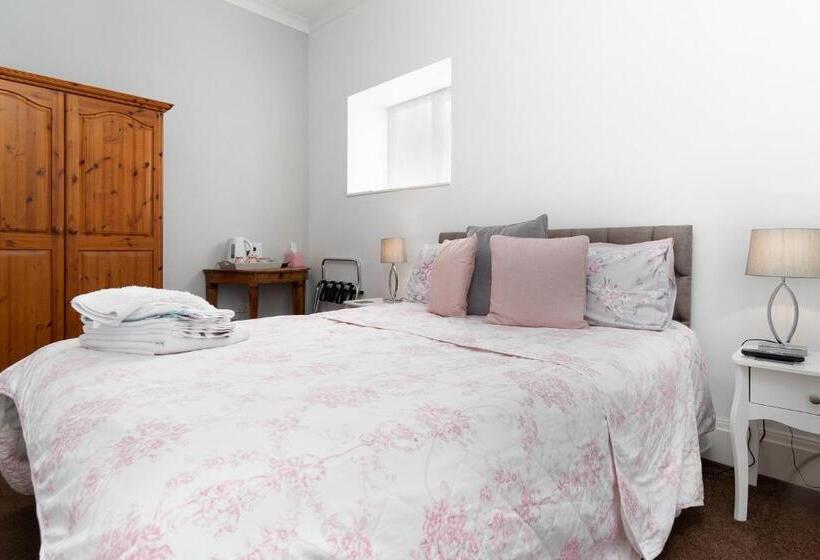 פנסיון Dolafon Guest House