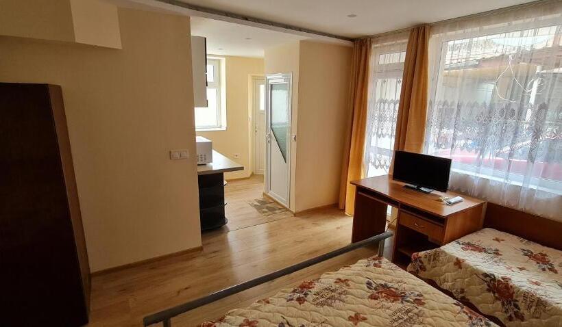 پانسیون Fema Guest House