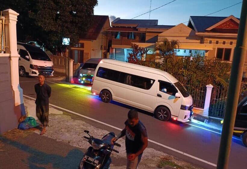 پانسیون Pondok Simpang Tiga