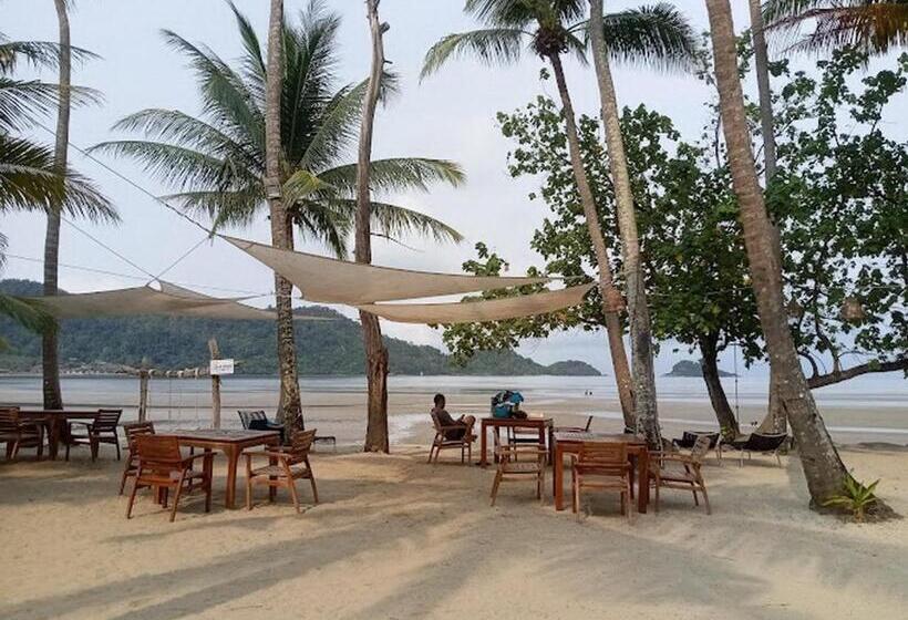 استراحتگاه Siam Royal Bay Beach Villa And Beachfront Apartments