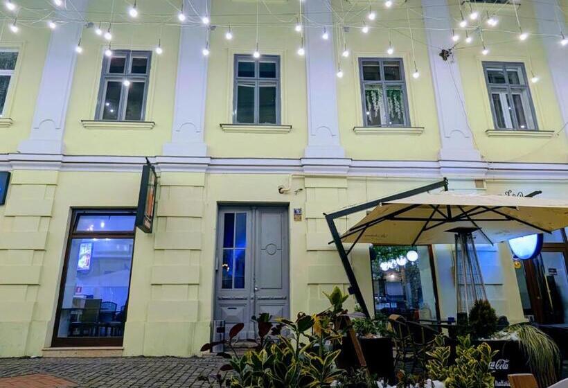 The Industrique Home 3 Bedroom Apartment